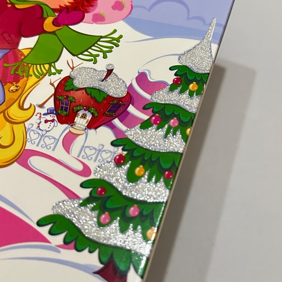 Vintage 2003 Strawberry Shortcake's Berry Merry Christmas Book with Hard Cover - Picture 4 of 15